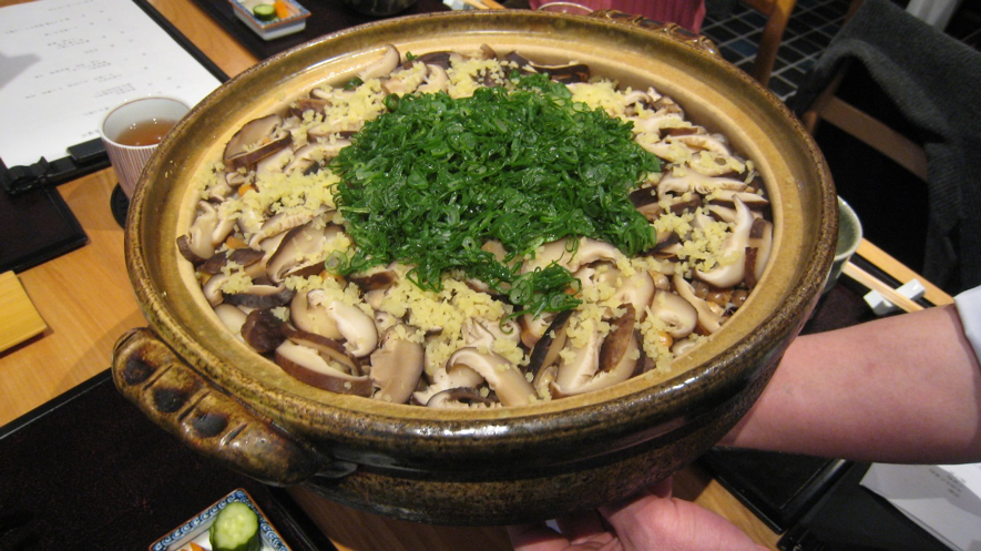 ボリュームたっぷり“干し椎茸豆ご飯”